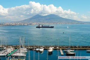 Navi_tra_il_Vesuvio_e_Castel_dell'Ovo_OK_positano_travelling_car_service_amalfi_coast